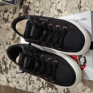 Sketchers arch fit, new